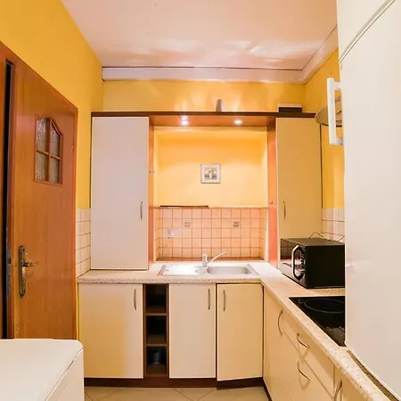 Old Town Apartment *